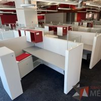 Lote 018 - Estación de trabajo para 8 personas incluye 8 Credenzas, 8 Gabinetes Verticales y 8 Gavetas - Haworth - Imagen 9