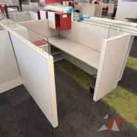 Lote 016 - Estación de trabajo para 4 personas, incluye 4 Credenzas, 4 Gabinetes Verticales y 4 Gavetas - Haworth - Imagen 3