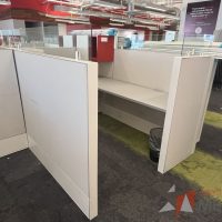 Lote 016 - Estación de trabajo para 4 personas, incluye 4 Credenzas, 4 Gabinetes Verticales y 4 Gavetas - Haworth - Imagen 4