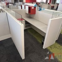 Lote 016 - Estación de trabajo para 4 personas, incluye 4 Credenzas, 4 Gabinetes Verticales y 4 Gavetas - Haworth