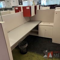 Lote 012 - Estación de trabajo para 9 personas, incluye 9 Credenzas, 9 Gabinetes Verticales y 9 Gavetas - Haworth - Imagen 11