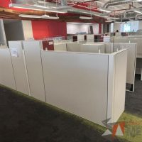 Lote 012 - Estación de trabajo para 9 personas, incluye 9 Credenzas, 9 Gabinetes Verticales y 9 Gavetas - Haworth - Imagen 13