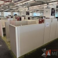 Lote 012 - Estación de trabajo para 9 personas, incluye 9 Credenzas, 9 Gabinetes Verticales y 9 Gavetas - Haworth - Imagen 6