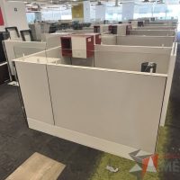 Lote 012 - Estación de trabajo para 9 personas, incluye 9 Credenzas, 9 Gabinetes Verticales y 9 Gavetas - Haworth - Imagen 4