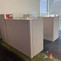Lote 022 - Estación de trabajo para 2 personas incluye 2 Credenzas, 2 Gabinetes Verticales y 2 Gavetas - Haworth - Imagen 2