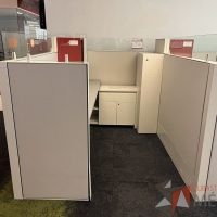 Lote 022 - Estación de trabajo para 2 personas incluye 2 Credenzas, 2 Gabinetes Verticales y 2 Gavetas - Haworth - Imagen 4