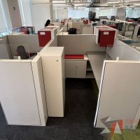 Lote 024 - Estación de trabajo para 4 personas incluye 4 Credenzas, 4 Gabinetes Verticales y 4 Gavetas - Haworth - Imagen 2