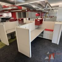 Lote 024 - Estación de trabajo para 4 personas incluye 4 Credenzas, 4 Gabinetes Verticales y 4 Gavetas - Haworth - Imagen 6