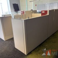 Lote 006 - Estación de trabajo para 4 personas, incluye 4 Credenzas, 4 Gabinetes Verticales y 4 Gavetas - Haworth - Imagen 2