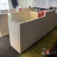 Lote 006 - Estación de trabajo para 4 personas, incluye 4 Credenzas, 4 Gabinetes Verticales y 4 Gavetas - Haworth
