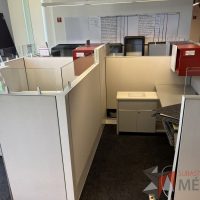 Lote 006 - Estación de trabajo para 4 personas, incluye 4 Credenzas, 4 Gabinetes Verticales y 4 Gavetas - Haworth - Imagen 4
