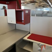 Lote 001 - Estación de trabajo para 6 personas incluye 6 Credenzas, 6 Gabinetes Verticales y 6 Gavetas - Haworth - Imagen 10