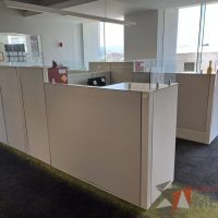 Lote 008 - Estación de trabajo para 4 personas incluye 4 Credenzas, 4 Gabinetes  y 4 Gavetas - Haworth - Imagen 2