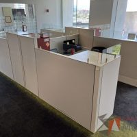 Lote 008 - Estación de trabajo para 4 personas incluye 4 Credenzas, 4 Gabinetes  y 4 Gavetas - Haworth - Imagen 3