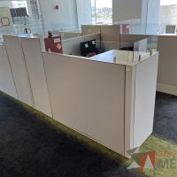 Lote 008 - Estación de trabajo para 4 personas incluye 4 Credenzas, 4 Gabinetes  y 4 Gavetas - Haworth - Imagen 4