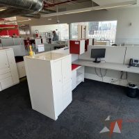 Lote 008 - Estación de trabajo para 4 personas incluye 4 Credenzas, 4 Gabinetes  y 4 Gavetas - Haworth - Imagen 8