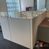 Lote 020 - Estación de trabajo para 2 personas gerencial incluye 1 Credenza, 1 Gabinete y 2 archiveros verticales - Haworth - Imagen 3