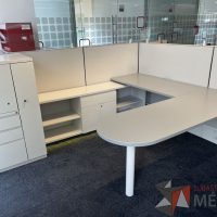 Lote 020 - Estación de trabajo para 2 personas gerencial incluye 1 Credenza, 1 Gabinete y 2 archiveros verticales - Haworth - Imagen 7