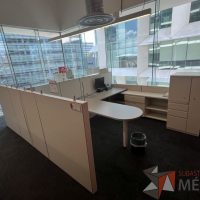 Lote 021 - Estación de trabajo para 2 personas gerencial incluye 1 Credenza, 1 Gabinete - Haworth - Imagen 5