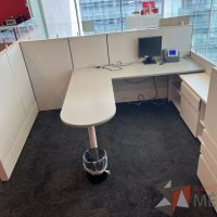 Lote 021 - Estación de trabajo para 2 personas gerencial incluye 1 Credenza, 1 Gabinete - Haworth - Imagen 8