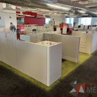 Lote 024 - Estación de trabajo para 8 personas incluye 8 Credenzas, 8 Gabinetes y 8 Gavetas - Haworth - Imagen 4