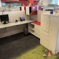 Lote 024 - Estación de trabajo para 8 personas incluye 8 Credenzas, 8 Gabinetes y 8 Gavetas - Haworth - Imagen 5
