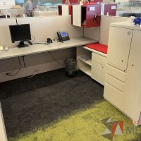 Lote 024 - Estación de trabajo para 8 personas incluye 8 Credenzas, 8 Gabinetes y 8 Gavetas - Haworth