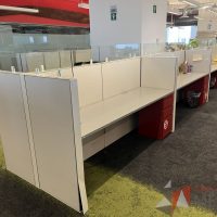 Lote 026 - Estación de trabajo para 9 personas incluye 9 Archiveros verticales - Haworth