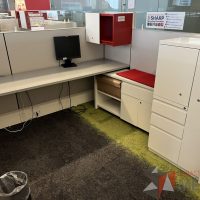 Lote 027 - Estación de trabajo para 3 personas incluye 3 Credenzas, 3 Gabinetes y 3 Gavetas - Haworth