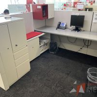 Lote 027 - Estación de trabajo para 3 personas incluye 3 Credenzas, 3 Gabinetes y 3 Gavetas - Haworth - Imagen 6
