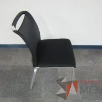 Lote 674 - Silla fija, respaldo en malla y asiento en tela color negro - Imagen 4