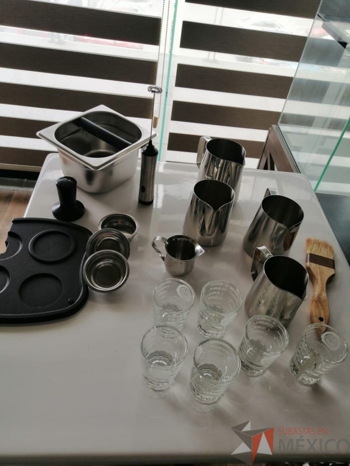 Lote 009 - Máquina para café con accesorios, marca Oster - Imagen 3