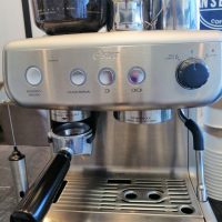 Lote 009 - Máquina para café con accesorios, marca Oster - Imagen 5