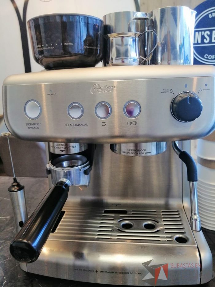 Lote 009 - Máquina para café con accesorios, marca Oster - Imagen 5