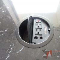 Lote 001 - Mesa de trabajo circular con cubierta tipo mármol - Imagen 3