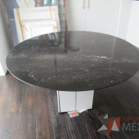 Lote 001 - Mesa de trabajo circular con cubierta tipo mármol - Imagen 6
