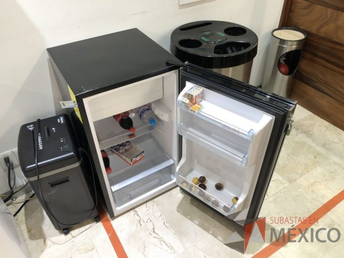 Lote 573 - Frigobar marca DAEWOO