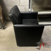 Lote 051 - 56 Sillones de 1 plaza tipo piel diferentes colores - Imagen 35