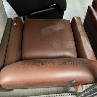 Lote 051 - 56 Sillones de 1 plaza tipo piel diferentes colores - Imagen 10