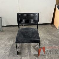 Lote 009 - Silla fija, asiento y respaldo en plástico color negro - Imagen 2