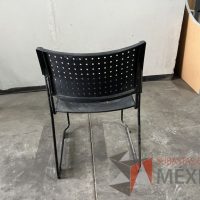 Lote 009 - Silla fija, asiento y respaldo en plástico color negro - Imagen 7