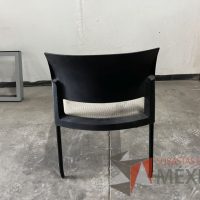 Lote 011 - 5 Sillas fijas, respaldo en plástico color negro y asiento en tela color verde - Imagen 7