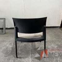 Lote 011 - 5 Sillas fijas, respaldo en plástico color negro y asiento en tela color verde - Imagen 8