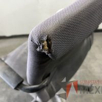 Lote 021 - Silla ejecutiva con ruedas, descansabrazos, asiento y respaldo en tela color gris - Imagen 6