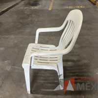 Lote 024 - 2 Sillas fijas, asiento y respaldo en plástico color blanco  - Imagen 6