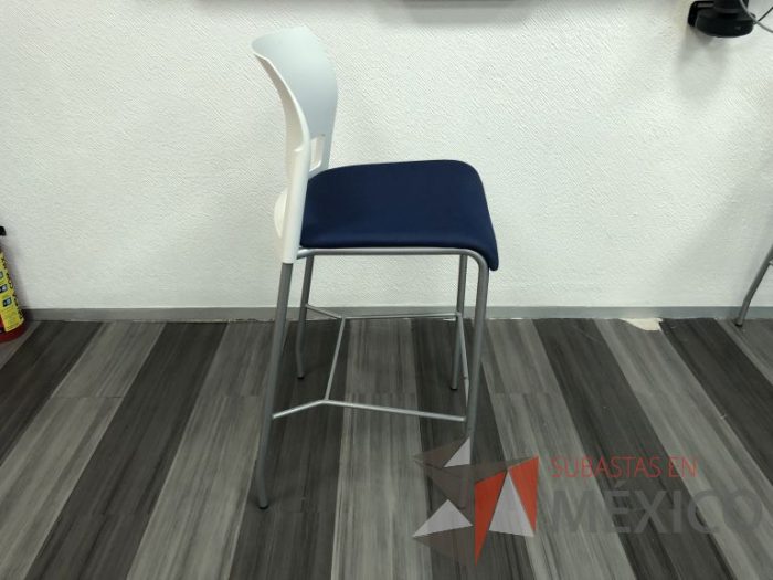 Lote 005 - Mesa alta con 2 Sillas altas, STEELCASE - Imagen 11