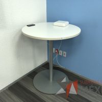 Lote 005 - Mesa alta con 2 Sillas altas, STEELCASE - Imagen 3