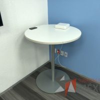 Lote 005 - Mesa alta con 2 Sillas altas, STEELCASE - Imagen 5