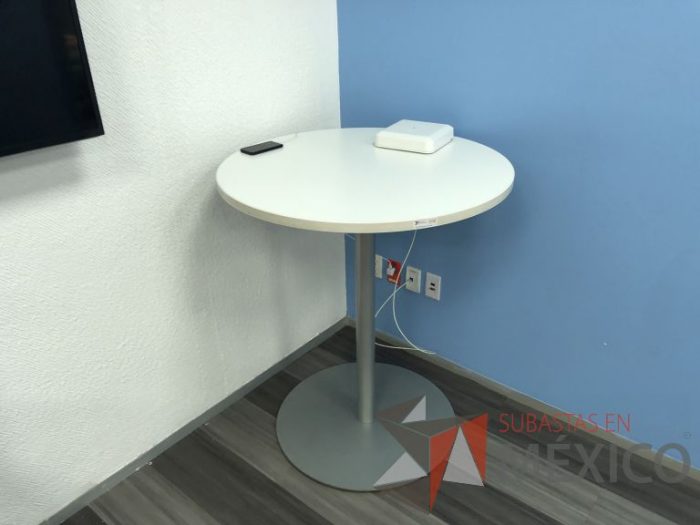 Lote 005 - Mesa alta con 2 Sillas altas, STEELCASE - Imagen 5