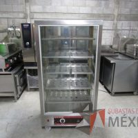 Lote 027 - Vitrina con 2 puertas corredizas de vidrio con 5 charolas